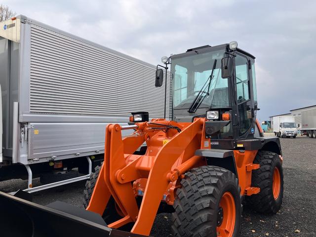 日本 　日立　ＺＷ８０Ｓ－５Ｂ　０．９立米　バケット幅１９９ｃｍ　スノースパイクタイヤ　ダブルヒーター　　ディーゼル（3枚目）