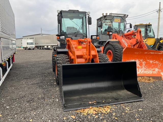 日本 　日立　ＺＷ８０Ｓ－５Ｂ　０．９立米　バケット幅１９９ｃｍ　スノースパイクタイヤ　ダブルヒーター　　ディーゼル（5枚目）