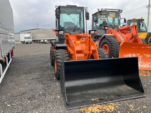 日本 　日立　ＺＷ８０Ｓ－５Ｂ　０．９立米　バケット幅１９９ｃｍ　スノースパイクタイヤ　ダブルヒーター　　ディーゼル（6枚目）