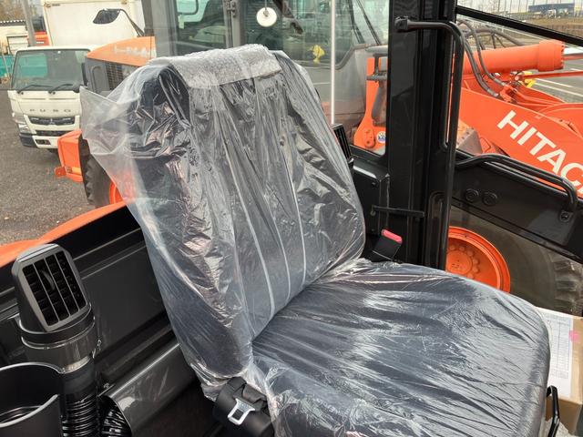 日本 　日立　ＺＷ８０Ｓ－５Ｂ　０．９立米　バケット幅１９９ｃｍ　スノースパイクタイヤ　ダブルヒーター　　ディーゼル（8枚目）