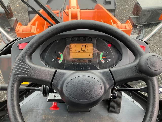 日本 　日立　ＺＷ８０Ｓ－５Ｂ　０．９立米　バケット幅１９９ｃｍ　スノースパイクタイヤ　ダブルヒーター　　ディーゼル（9枚目）