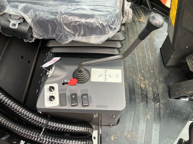 日本 　日立　ＺＷ８０Ｓ－５Ｂ　０．９立米　バケット幅１９９ｃｍ　スノースパイクタイヤ　ダブルヒーター　　ディーゼル（10枚目）