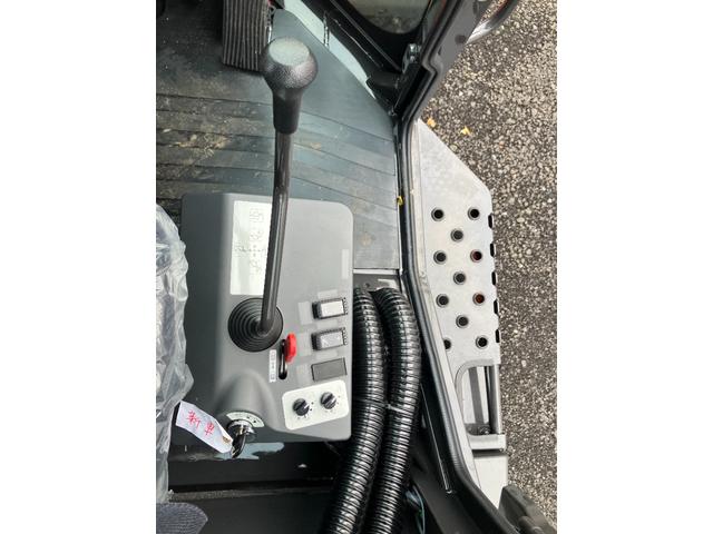 日本 　日立　ＺＷ８０Ｓ－５Ｂ　０．９立米　バケット幅１９９ｃｍ　スノースパイクタイヤ　ダブルヒーター　　ディーゼル（12枚目）