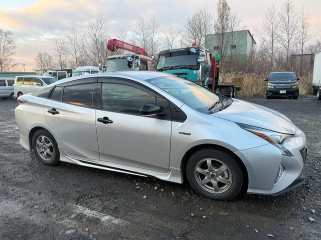 プリウス S 4WD バックカメラ(3枚目)