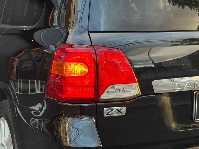 自動車 YUARI The high-end grade ZX of the late model Land Cruiser 200! A