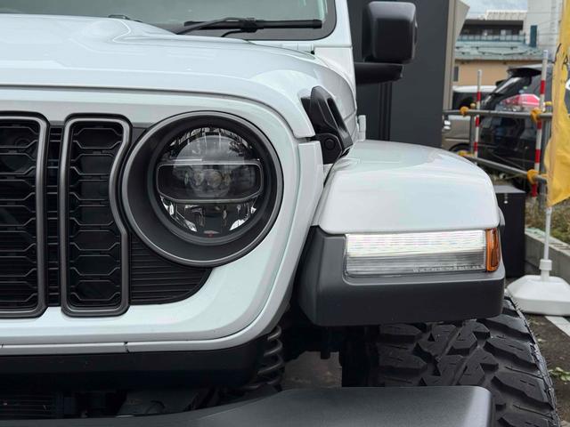 ジープ・ラングラーアンリミテッド サハラ 4WD バックカメラ クリアランスソナー オートクルーズコントロール 衝突被害軽減システム サンルーフ ナビ オートライト LEDヘッドランプ スマートキー アイドリングストップ シートヒーター AT(46枚目)
