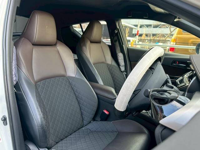 Ｃ－ＨＲ Ｇ－Ｔ　寒冷地仕様　４ＷＤ　ＬＥＤヘッドライト　純正１８インチＡＷ　　ＢＳＭ　ＲＣＴＡ　ＡＣＣ　９インチナビ　バックカメラ　シートヒーター　ＥＴＣ　ドライブレコーダー（3枚目）