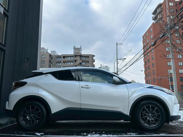 Ｃ－ＨＲ Ｇ－Ｔ　寒冷地仕様　４ＷＤ　ＬＥＤヘッドライト　純正１８インチＡＷ　　ＢＳＭ　ＲＣＴＡ　ＡＣＣ　９インチナビ　バックカメラ　シートヒーター　ＥＴＣ　ドライブレコーダー（8枚目）