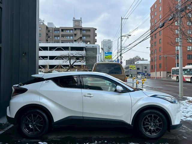 Ｃ－ＨＲ Ｇ－Ｔ　寒冷地仕様　４ＷＤ　ＬＥＤヘッドライト　純正１８インチＡＷ　　ＢＳＭ　ＲＣＴＡ　ＡＣＣ　９インチナビ　バックカメラ　シートヒーター　ＥＴＣ　ドライブレコーダー（10枚目）