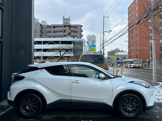 Ｃ－ＨＲ Ｇ－Ｔ　寒冷地仕様　４ＷＤ　ＬＥＤヘッドライト　純正１８インチＡＷ　　ＢＳＭ　ＲＣＴＡ　ＡＣＣ　９インチナビ　バックカメラ　シートヒーター　ＥＴＣ　ドライブレコーダー（12枚目）