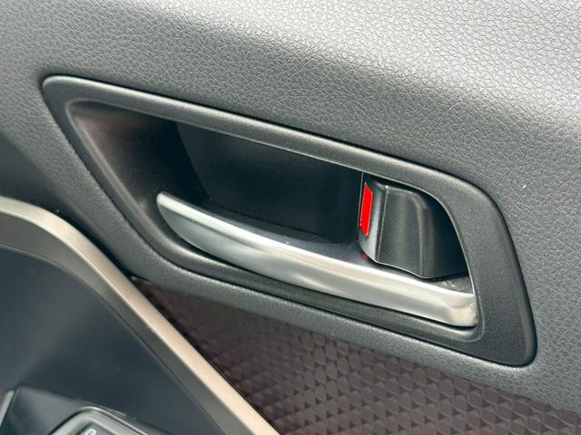 Ｃ－ＨＲ Ｇ－Ｔ　寒冷地仕様　４ＷＤ　ＬＥＤヘッドライト　純正１８インチＡＷ　　ＢＳＭ　ＲＣＴＡ　ＡＣＣ　９インチナビ　バックカメラ　シートヒーター　ＥＴＣ　ドライブレコーダー（31枚目）