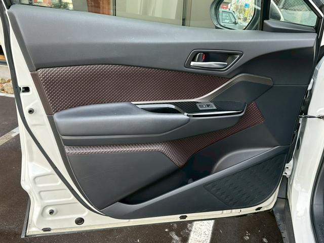 Ｃ－ＨＲ Ｇ－Ｔ　寒冷地仕様　４ＷＤ　ＬＥＤヘッドライト　純正１８インチＡＷ　　ＢＳＭ　ＲＣＴＡ　ＡＣＣ　９インチナビ　バックカメラ　シートヒーター　ＥＴＣ　ドライブレコーダー（64枚目）