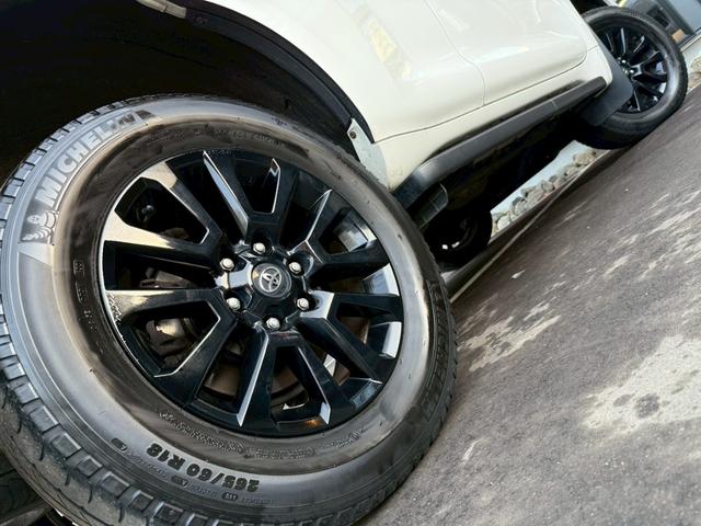 ランドクルーザープラド ＴＸ　Ｌパッケージ　７０ｔｈアニバーサリーリミテッド　ワンオーナー　禁煙車　ルーフレール　トヨタ純正ナビ　ＥＴＣ　バックカメラ　純正１８インチホイール　電動シート　　シートベンチレーション　レーダークルーズコントロール　７０Ｔｈ純正フロアマット（2枚目）