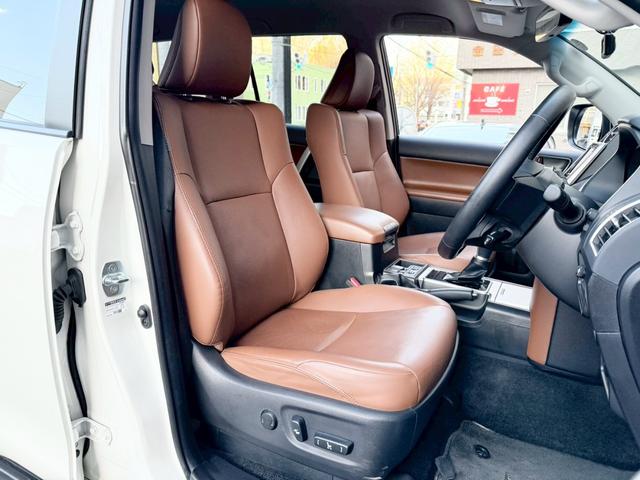 ランドクルーザープラド ＴＸ　Ｌパッケージ　７０ｔｈアニバーサリーリミテッド　ワンオーナー　禁煙車　ルーフレール　トヨタ純正ナビ　ＥＴＣ　バックカメラ　純正１８インチホイール　電動シート　　シートベンチレーション　レーダークルーズコントロール　７０Ｔｈ純正フロアマット（3枚目）