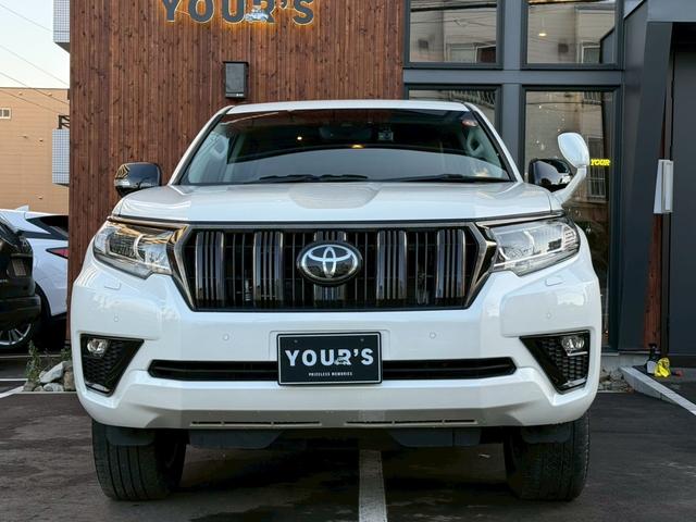 ランドクルーザープラド ＴＸ　Ｌパッケージ　７０ｔｈアニバーサリーリミテッド　ワンオーナー　禁煙車　ルーフレール　トヨタ純正ナビ　ＥＴＣ　バックカメラ　純正１８インチホイール　電動シート　　シートベンチレーション　レーダークルーズコントロール　７０Ｔｈ純正フロアマット（5枚目）