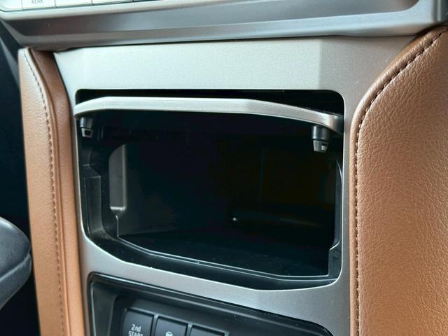 ランドクルーザープラド ＴＸ　Ｌパッケージ　７０ｔｈアニバーサリーリミテッド　ワンオーナー　禁煙車　ルーフレール　トヨタ純正ナビ　ＥＴＣ　バックカメラ　純正１８インチホイール　電動シート　　シートベンチレーション　レーダークルーズコントロール　７０Ｔｈ純正フロアマット（27枚目）