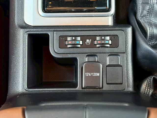 ランドクルーザープラド ＴＸ　Ｌパッケージ　７０ｔｈアニバーサリーリミテッド　ワンオーナー　禁煙車　ルーフレール　トヨタ純正ナビ　ＥＴＣ　バックカメラ　純正１８インチホイール　電動シート　　シートベンチレーション　レーダークルーズコントロール　７０Ｔｈ純正フロアマット（29枚目）