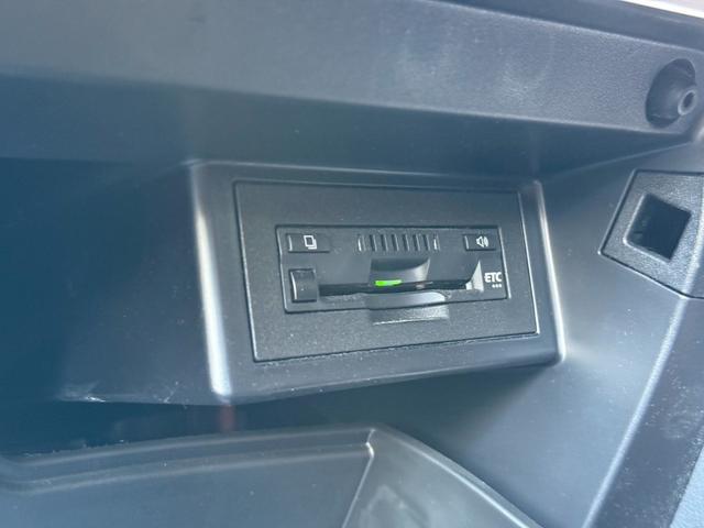 ランドクルーザープラド ＴＸ　Ｌパッケージ　７０ｔｈアニバーサリーリミテッド　ワンオーナー　禁煙車　ルーフレール　トヨタ純正ナビ　ＥＴＣ　バックカメラ　純正１８インチホイール　電動シート　　シートベンチレーション　レーダークルーズコントロール　７０Ｔｈ純正フロアマット（30枚目）