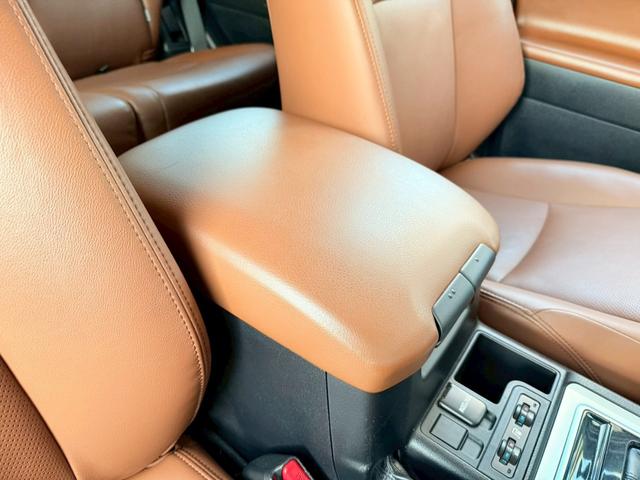 ランドクルーザープラド ＴＸ　Ｌパッケージ　７０ｔｈアニバーサリーリミテッド　ワンオーナー　禁煙車　ルーフレール　トヨタ純正ナビ　ＥＴＣ　バックカメラ　純正１８インチホイール　電動シート　　シートベンチレーション　レーダークルーズコントロール　７０Ｔｈ純正フロアマット（34枚目）
