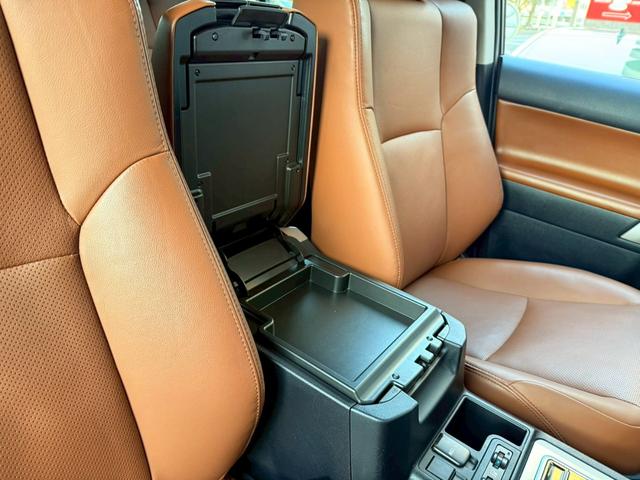 ランドクルーザープラド ＴＸ　Ｌパッケージ　７０ｔｈアニバーサリーリミテッド　ワンオーナー　禁煙車　ルーフレール　トヨタ純正ナビ　ＥＴＣ　バックカメラ　純正１８インチホイール　電動シート　　シートベンチレーション　レーダークルーズコントロール　７０Ｔｈ純正フロアマット（35枚目）