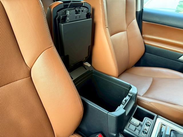 ランドクルーザープラド ＴＸ　Ｌパッケージ　７０ｔｈアニバーサリーリミテッド　ワンオーナー　禁煙車　ルーフレール　トヨタ純正ナビ　ＥＴＣ　バックカメラ　純正１８インチホイール　電動シート　　シートベンチレーション　レーダークルーズコントロール　７０Ｔｈ純正フロアマット（36枚目）