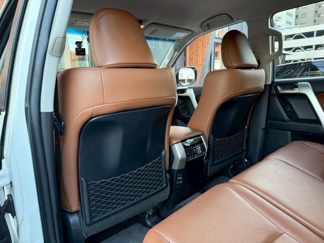 ランドクルーザープラド ＴＸ　Ｌパッケージ　７０ｔｈアニバーサリーリミテッド　ワンオーナー　禁煙車　ルーフレール　トヨタ純正ナビ　ＥＴＣ　バックカメラ　純正１８インチホイール　電動シート　　シートベンチレーション　レーダークルーズコントロール　７０Ｔｈ純正フロアマット（39枚目）