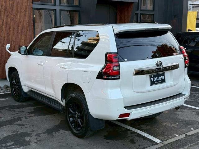 ランドクルーザープラド ＴＸ　Ｌパッケージ　７０ｔｈアニバーサリーリミテッド　ワンオーナー　禁煙車　ルーフレール　トヨタ純正ナビ　ＥＴＣ　バックカメラ　純正１８インチホイール　電動シート　　シートベンチレーション　レーダークルーズコントロール　７０Ｔｈ純正フロアマット（59枚目）