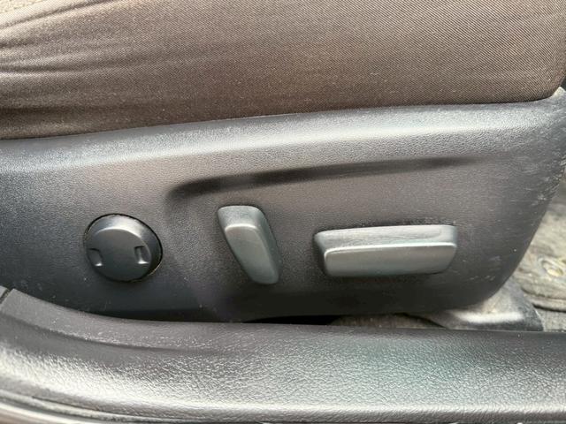 マークX 250G Four ユーザー買取車両 純正ホイール 純正ナビ Bluetooth プッシュスタート ETC 運転席電動シート ステアリングスイッチ オートエアコン 横滑り防止装置(12枚目)