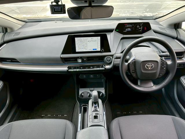 プリウス G 4WD 寒冷地仕様夏冬タイヤAW付 純正8インチディスプレイオーディオ バックカメラ ETC 前後ドラレコ(3枚目)