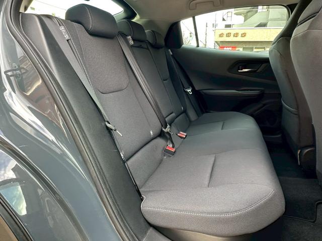 プリウス G 4WD 寒冷地仕様夏冬タイヤAW付 純正8インチディスプレイオーディオ バックカメラ ETC 前後ドラレコ(6枚目)