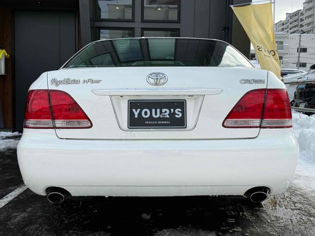 クラウン ロイヤルエクストラｉ－Ｆｏｕｒ　４ＷＤ　オートクルーズコントロール　アルミホイール　ＨＩＤ　ＡＴ　キーレスエントリー　電動格納ミラー　盗難防止システム　ＣＤ　衝突安全ボディ　ＡＢＳ　ＥＳＣ　エアコン　パワーステアリング（16枚目）