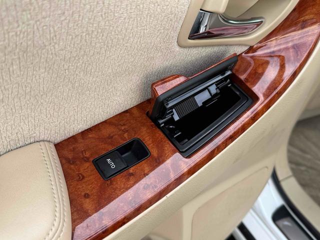 クラウン ロイヤルエクストラｉ－Ｆｏｕｒ　４ＷＤ　オートクルーズコントロール　アルミホイール　ＨＩＤ　ＡＴ　キーレスエントリー　電動格納ミラー　盗難防止システム　ＣＤ　衝突安全ボディ　ＡＢＳ　ＥＳＣ　エアコン　パワーステアリング（43枚目）