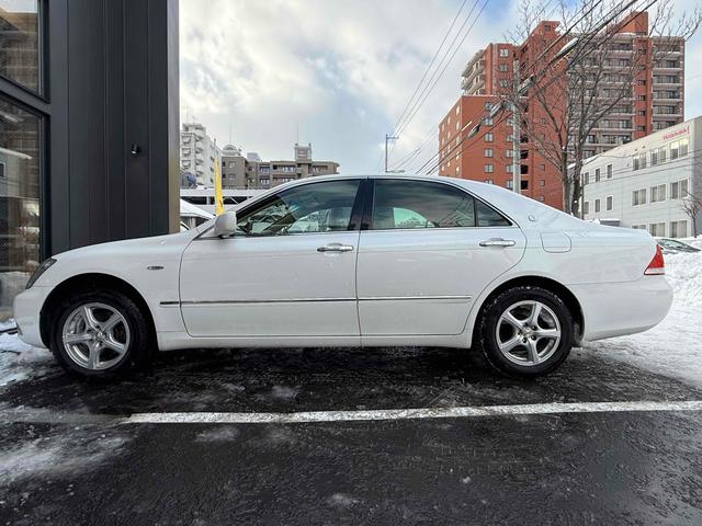 クラウン ロイヤルエクストラｉ－Ｆｏｕｒ　４ＷＤ　オートクルーズコントロール　アルミホイール　ＨＩＤ　ＡＴ　キーレスエントリー　電動格納ミラー　盗難防止システム　ＣＤ　衝突安全ボディ　ＡＢＳ　ＥＳＣ　エアコン　パワーステアリング（80枚目）