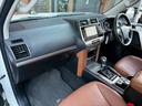 ＴＸ　Ｌパッケージ　７０ｔｈアニバーサリーリミテッド　ワンオーナー　禁煙車　ルーフレール　トヨタ純正ナビ　ＥＴＣ　バックカメラ　純正１８インチホイール　電動シート　　シートベンチレーション　レーダークルーズコントロール　７０Ｔｈ純正フロアマット（15枚目）