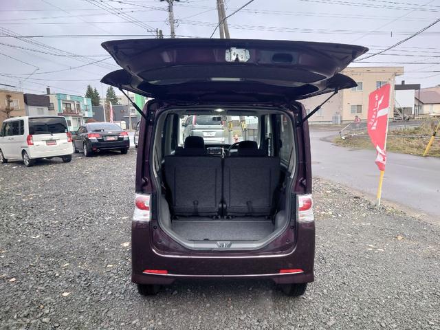 リアゲート跳ね上げ式のバックドア♪