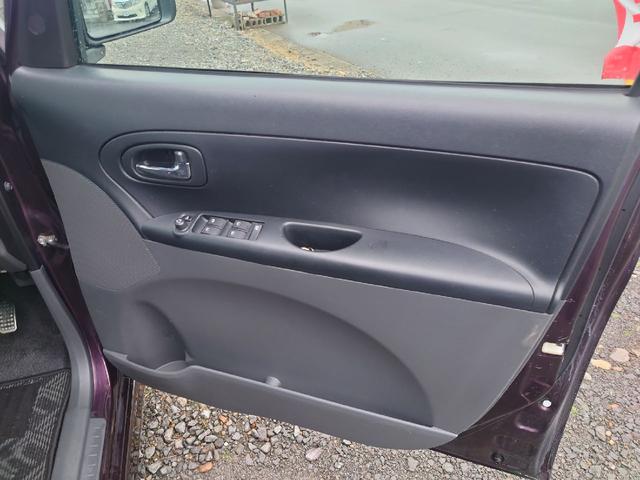 ドアの内張りもきれいな状態ですよ〜♪