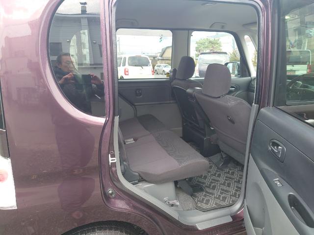 後部座席もきれいな状態ですよ〜♪