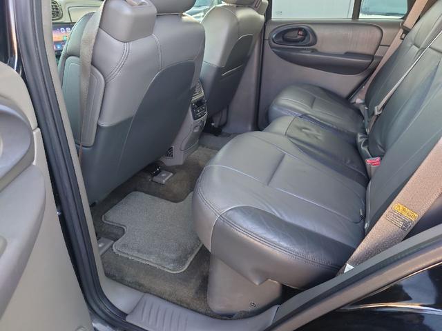 シボレートレイルブレイザー ＬＴＺ　４ＷＤ　シートヒーター　ＥＴＣ　ルーフレール　ＡＢＳ　エアコン　キーレスエントリー　パワーステアリング　ムーンルーフ　電動格納ミラー　黒革シート　パワーシート　ＨＩＤヘッドライト　サンルーフ（23枚目）