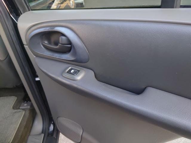 シボレートレイルブレイザー ＬＴＺ　４ＷＤ　シートヒーター　ＥＴＣ　ルーフレール　ＡＢＳ　エアコン　キーレスエントリー　パワーステアリング　ムーンルーフ　電動格納ミラー　黒革シート　パワーシート　ＨＩＤヘッドライト　サンルーフ（24枚目）