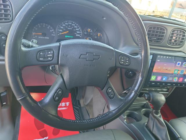 シボレートレイルブレイザー ＬＴＺ　４ＷＤ　シートヒーター　ＥＴＣ　ルーフレール　ＡＢＳ　エアコン　キーレスエントリー　パワーステアリング　ムーンルーフ　電動格納ミラー　黒革シート　パワーシート　ＨＩＤヘッドライト　サンルーフ（32枚目）