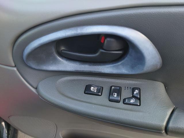 シボレートレイルブレイザー ＬＴＺ　４ＷＤ　シートヒーター　ＥＴＣ　ルーフレール　ＡＢＳ　エアコン　キーレスエントリー　パワーステアリング　ムーンルーフ　電動格納ミラー　黒革シート　パワーシート　ＨＩＤヘッドライト　サンルーフ（42枚目）