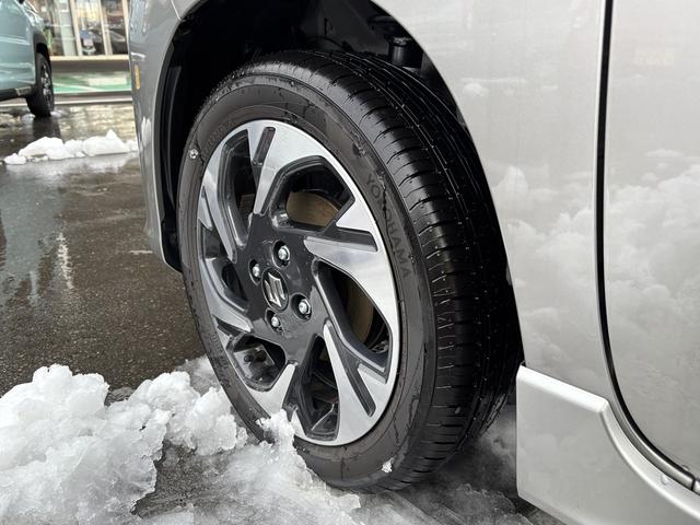 スペーシアカスタム ハイブリッドＸＳターボ　４ＷＤ　☆コネクト対応ナビ☆（13枚目）