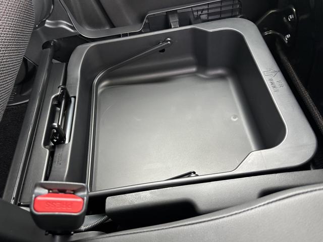 スペーシアカスタム ハイブリッドＸＳターボ　４ＷＤ　☆コネクト対応ナビ☆（32枚目）