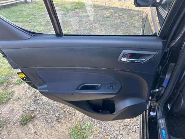 スイフト ＲＳ　４ＷＤ　ドライブレコーダー　ＥＴＣ　バックカメラ　ＴＶ　アルミホイール　スマートキー　シートヒーター　ＣＶＴ　盗難防止システム　衝突安全ボディ　ＡＢＳ　エアコン　パワーステアリング　パワーウィンドウ（47枚目）