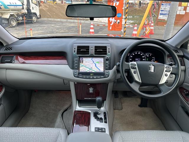 クラウン ロイヤルサルーンｉ－ＦｏｕｒスペシャルナビＰ　中古冬タイヤ・ホイールセット付き　オートクルーズコントロール　純正ナビ　フルセグＴＶ　バックカメラ　ＥＴＣ　１６インチアルミホイール　スマートキー（2枚目）