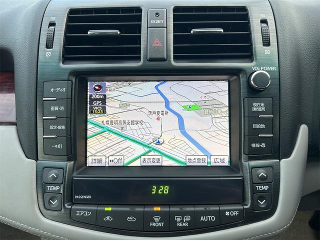 クラウン ロイヤルサルーンｉ－ＦｏｕｒスペシャルナビＰ　中古冬タイヤ・ホイールセット付き　オートクルーズコントロール　純正ナビ　フルセグＴＶ　バックカメラ　ＥＴＣ　１６インチアルミホイール　スマートキー（4枚目）