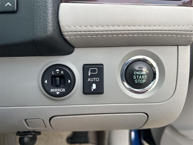 クラウン ロイヤルサルーンｉ－ＦｏｕｒスペシャルナビＰ　中古冬タイヤ・ホイールセット付き　オートクルーズコントロール　純正ナビ　フルセグＴＶ　バックカメラ　ＥＴＣ　１６インチアルミホイール　スマートキー（10枚目）