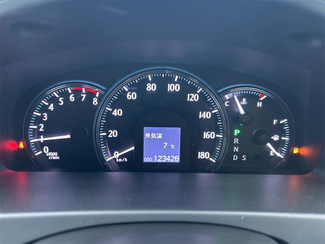 クラウン ロイヤルサルーンｉ－ＦｏｕｒスペシャルナビＰ　中古冬タイヤ・ホイールセット付き　オートクルーズコントロール　純正ナビ　フルセグＴＶ　バックカメラ　ＥＴＣ　１６インチアルミホイール　スマートキー（42枚目）