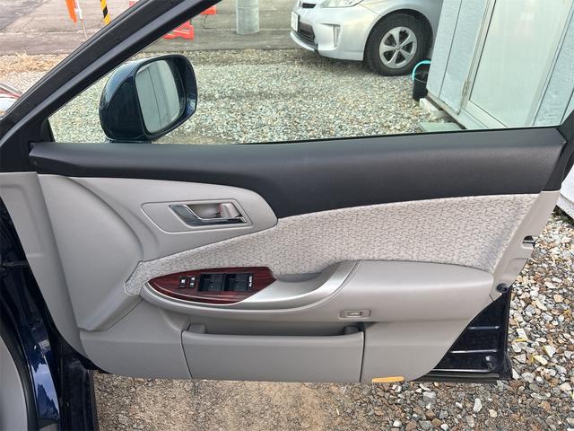 クラウン ロイヤルサルーンｉ－ＦｏｕｒスペシャルナビＰ　中古冬タイヤ・ホイールセット付き　オートクルーズコントロール　純正ナビ　フルセグＴＶ　バックカメラ　ＥＴＣ　１６インチアルミホイール　スマートキー（50枚目）