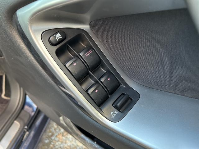 レガシィツーリングワゴン ２．０ｉ　アドバンテージライン　４ＷＤ　冬タイヤ付き　ナビ　ＴＶ　運転席パワーシート　プッシュスタート　スマートキー　スペアキー　盗難防止システム　衝突安全ボディ　ＣＤ（9枚目）